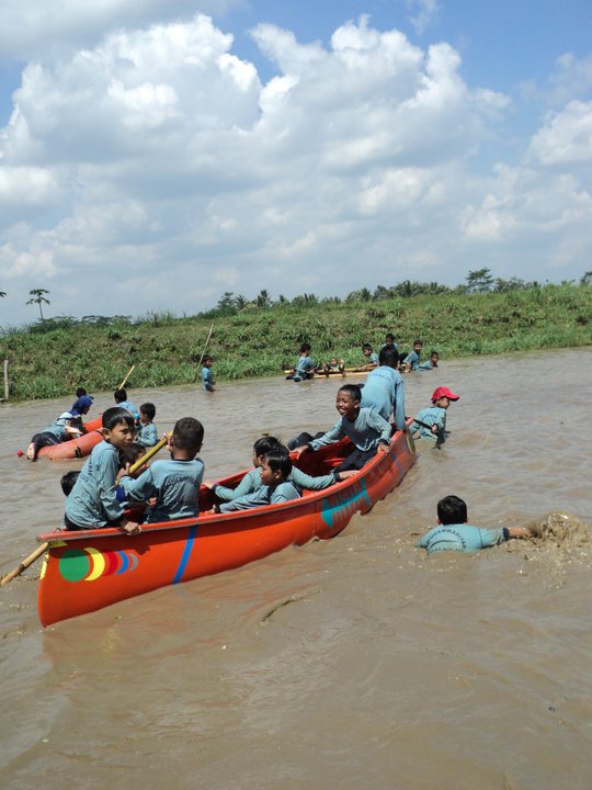 Perahu Dayung Fiber Untuk Objek Wisata